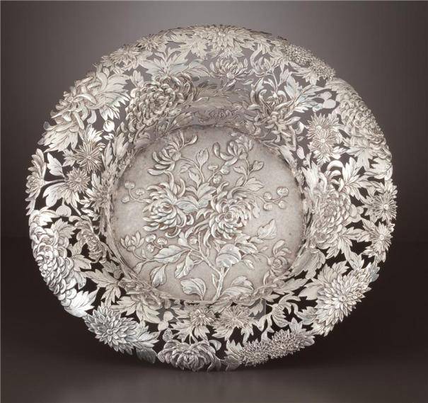 серебряная тарелка на свадьбу в качестве подарка