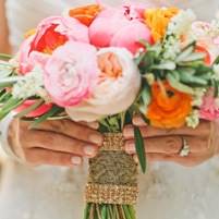 12 идей обертывания свадебных букетов